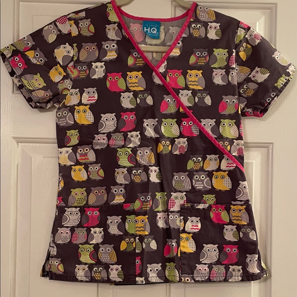 Scrub top featuring Owls